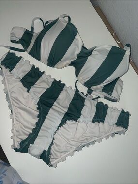 5 Sets of women’s bikinis